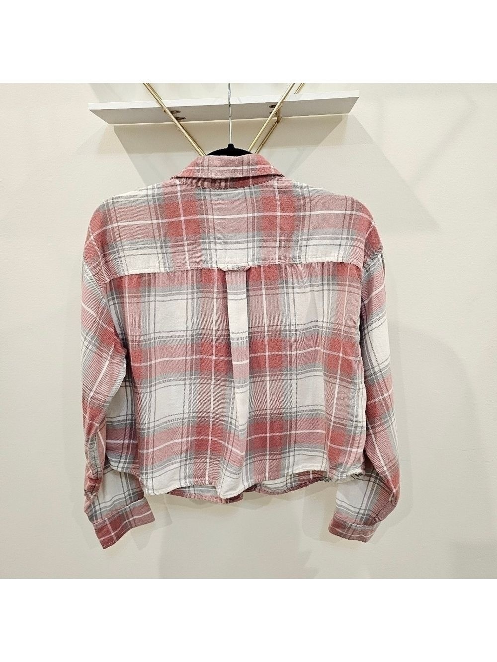 American Eagle Plaid Cropped Button Up Shirt Muted Red Gray Size Medium - Picture 13 of 14